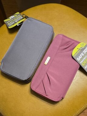 Travelon RFID-Blocking Wallet Duo in Pink and Gray